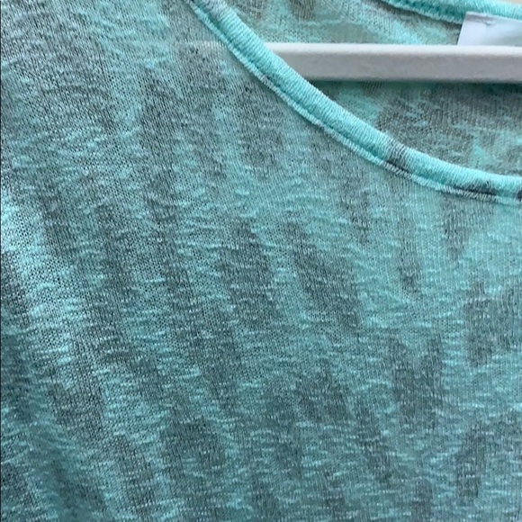 Mint colored leopard top - Picture 3 of 8